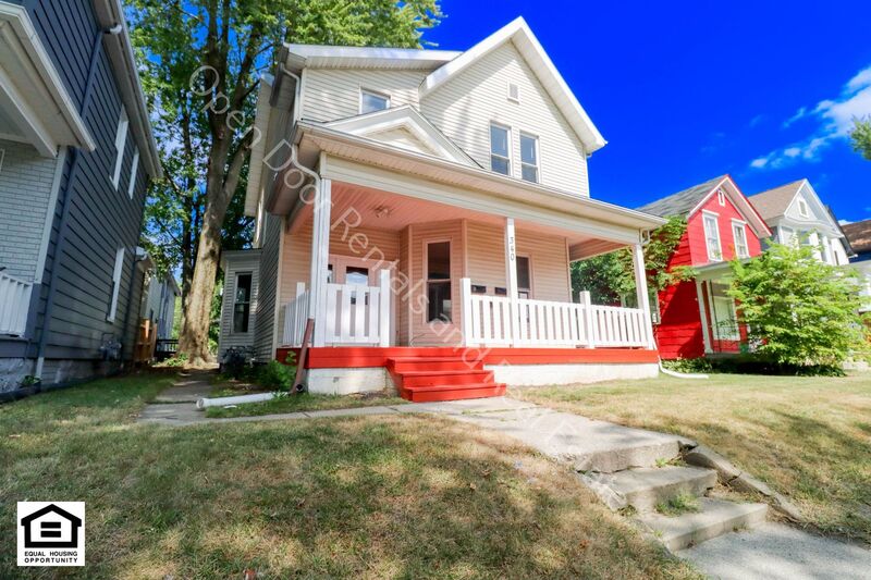 Fort Wayne House: 340 W Dewald st