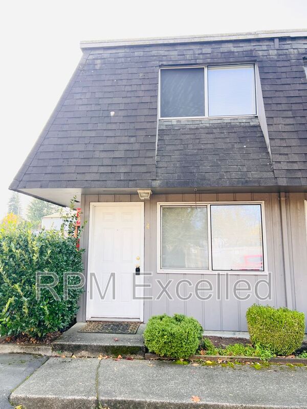 Auburn Townhome: 634 M St NE