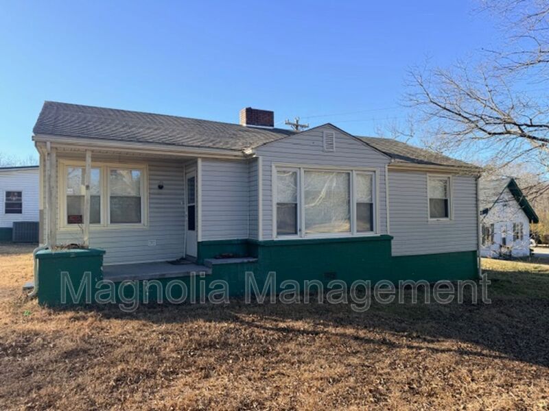 Henderson House: 2036 Raleigh Rd.