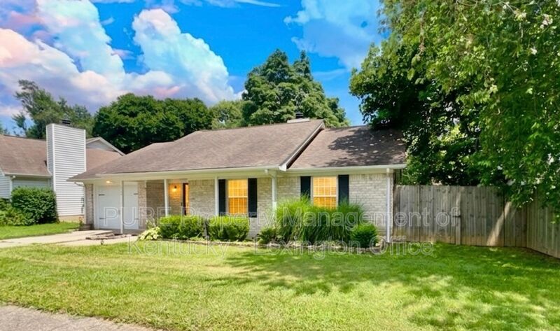 Lexington House: 1212 Fenwick Rd