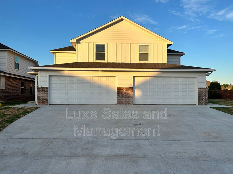 Yukon House: 10818 NW 119th Place