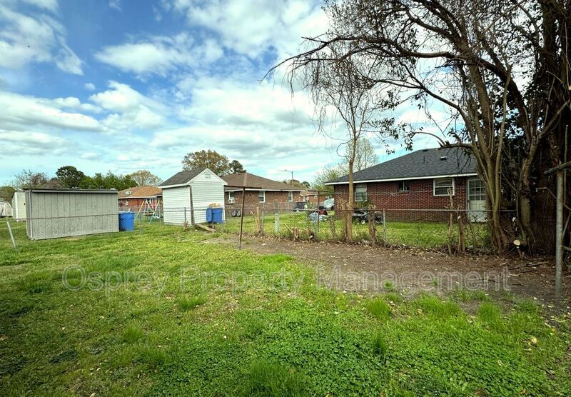 Charming 2-Bedroom Duplex with Private Yard in Chesapeake - Photo 9