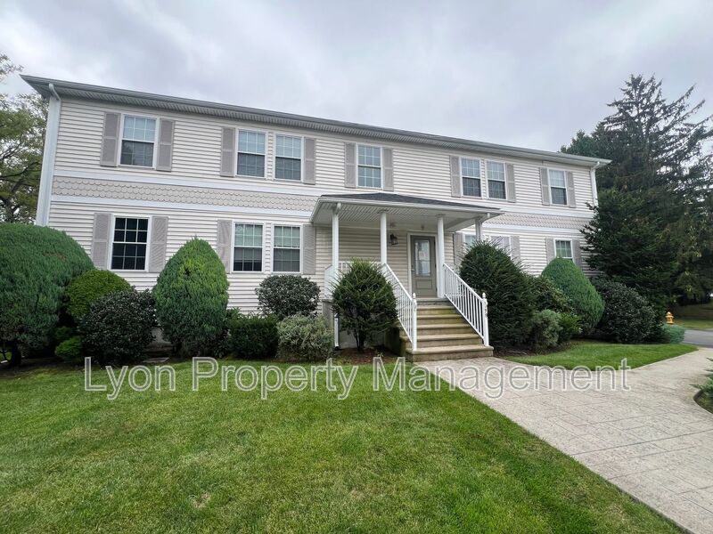 Pawtucket Condo: 79 Cottage St