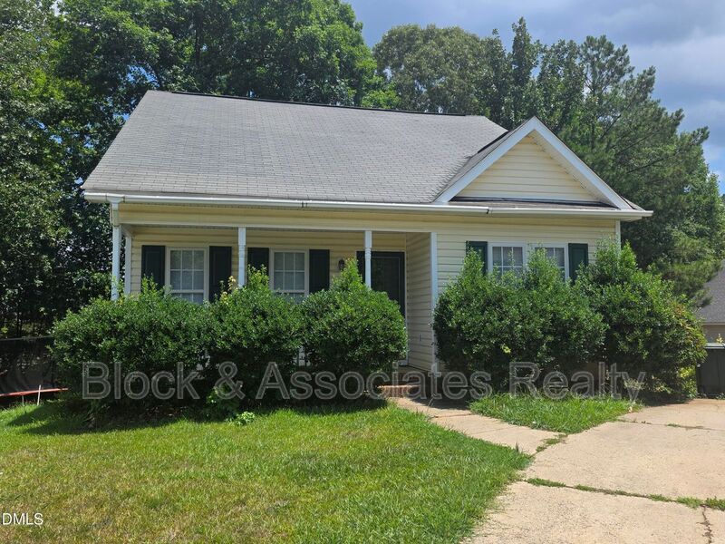 Holly Springs House: 116 Cliffdale Road