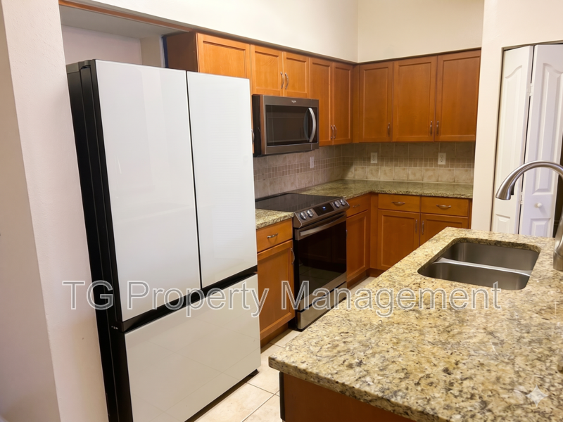 Jacksonville House: 10435 Midtown Parkway