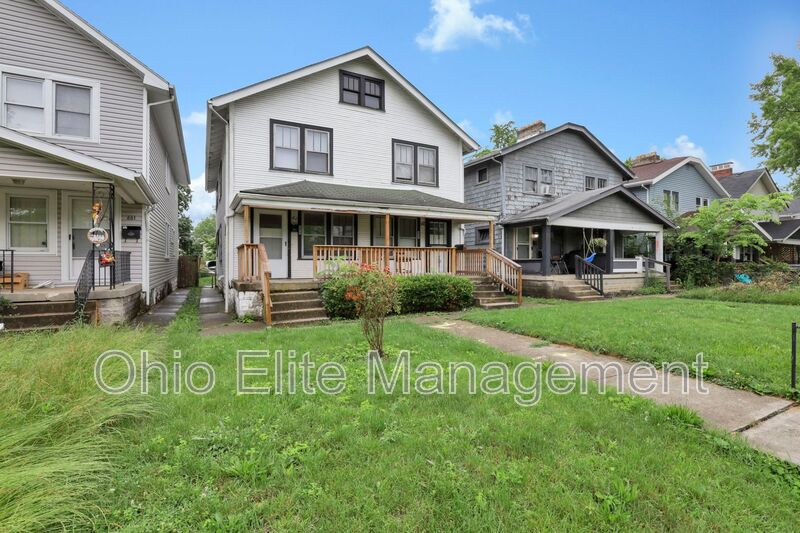 Columbus House: 659 S Burgess Ave