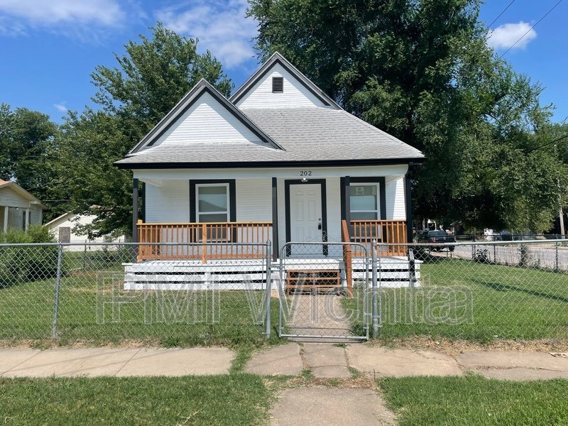 Wichita House: 202 N Ash St
