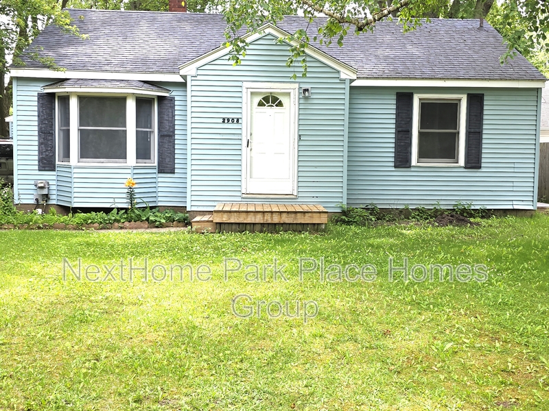 Midland House: 2908 Dartmouth Drive