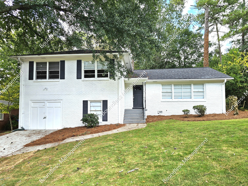 Decatur House: 2233 Leafmore Dr