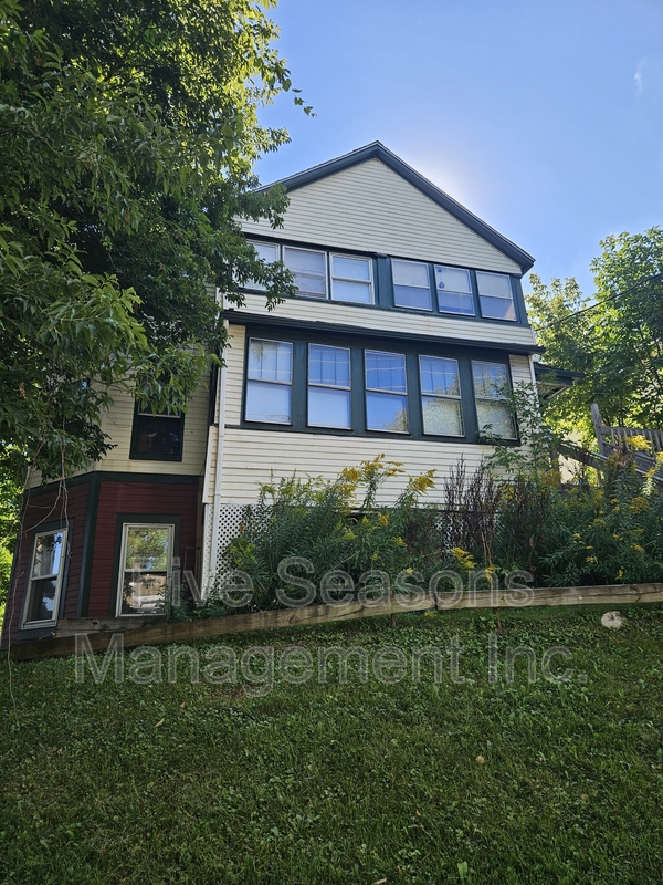 Burlington Condo: 465-467 Colchester Avenue - 2
