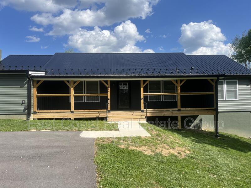 Sharpsburg House: 18061 Crampton Ln