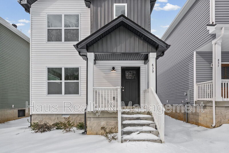 Clarksville House: 839 Cumberland Drive