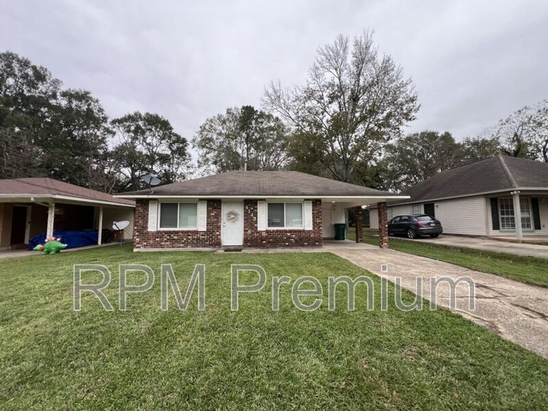 Zachary House: 4143 Nelson St