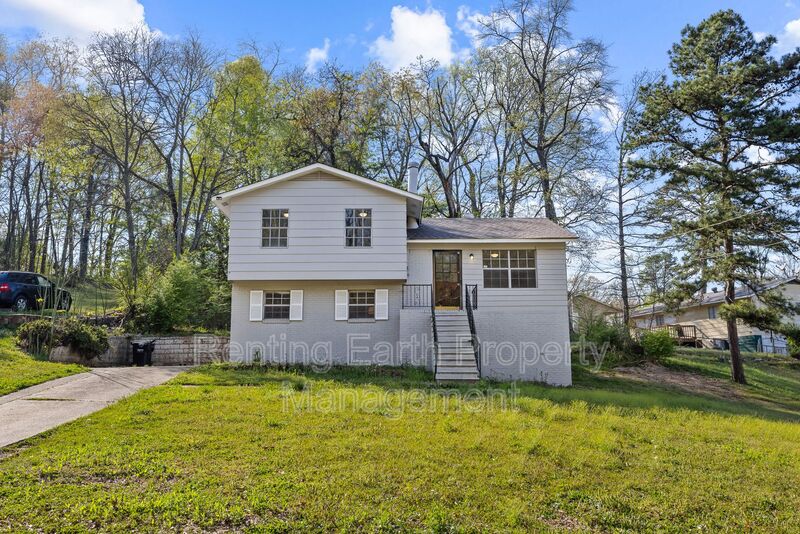 North East Birmingham House: 2836 Creek Lane