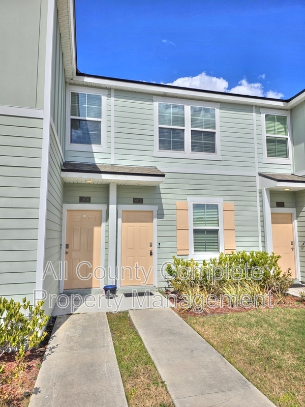 Orange Park Townhome: 3972 Village View Ln