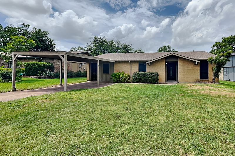Plano House: 1913 Briarwood Dr