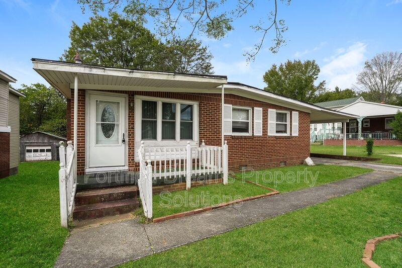 Burlington House: 1208 Westmoreland Dr