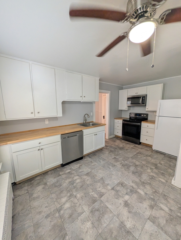 East Windsor Condo: 96 Main Street - D