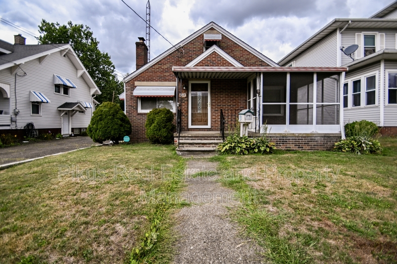 Canton House: 919 Clarendon Avenue Northwest