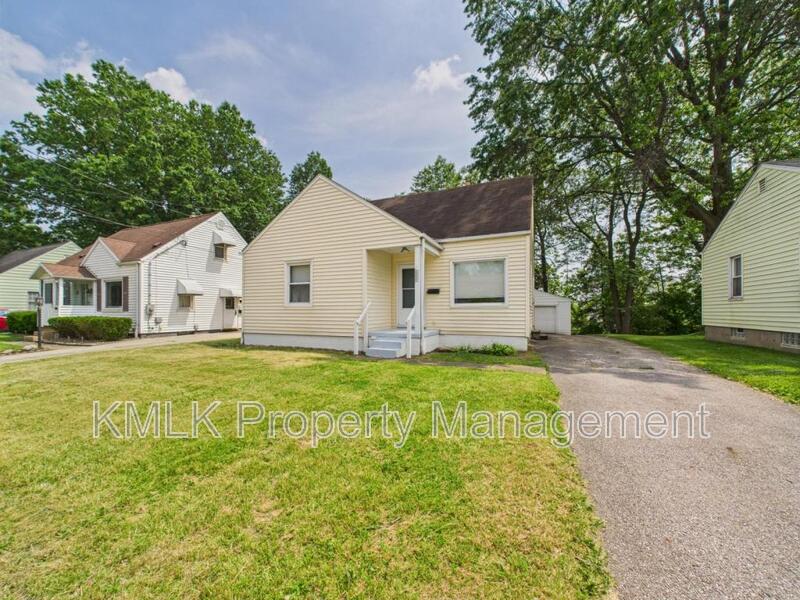 Akron House: 636 Lurie Ave