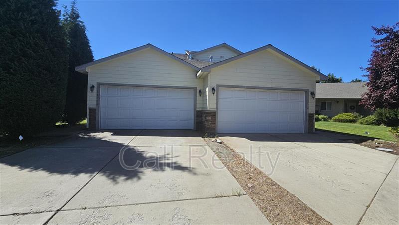 Spokane valley Townhome: 18716 E Augusta