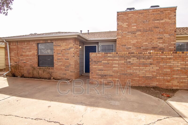 Lubbock House: 201 N Troy