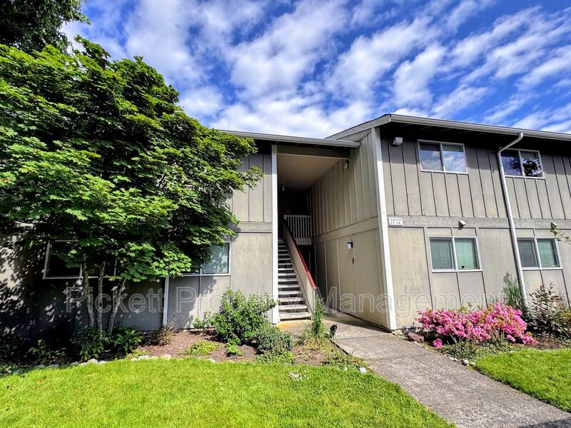 Bremerton Condo: 3206 Pine Rd NE