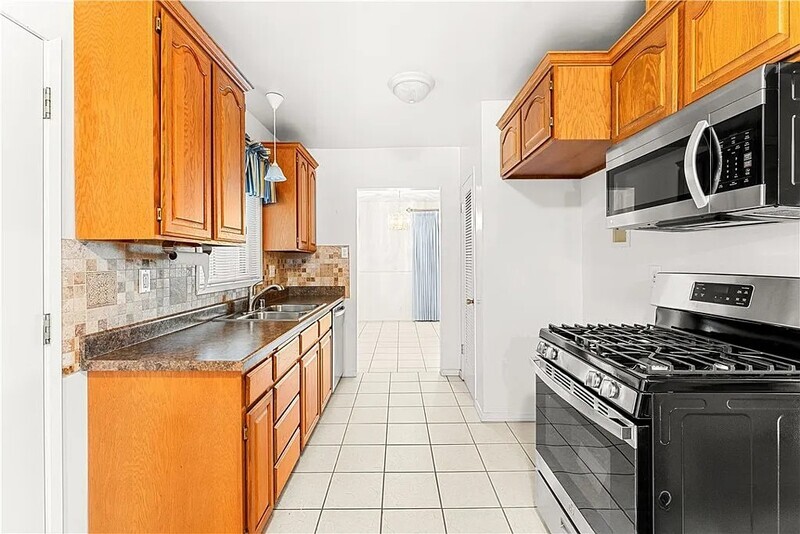 Riverside House: 116 E Campus View Dr