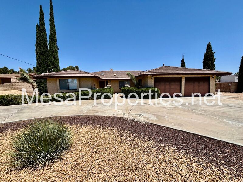 Hesperia House: 18642 Orange St