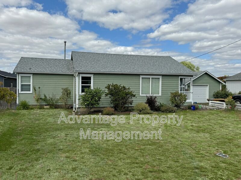 Albany House: 2889 NW Gibson Hill Road