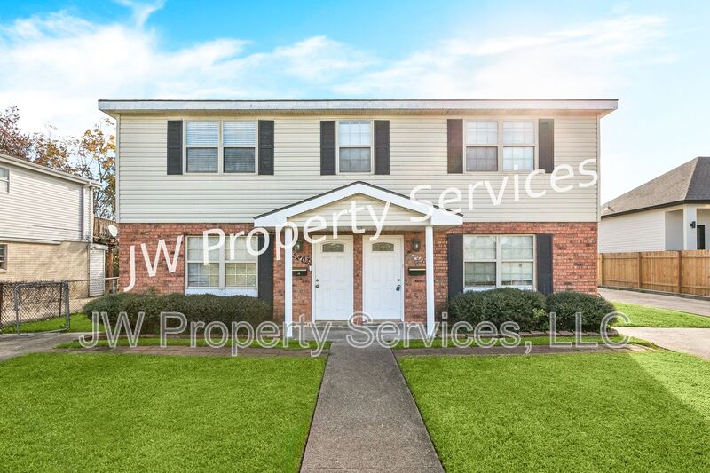 Chalmette House: 2201 - 2203 Octavia Dr.