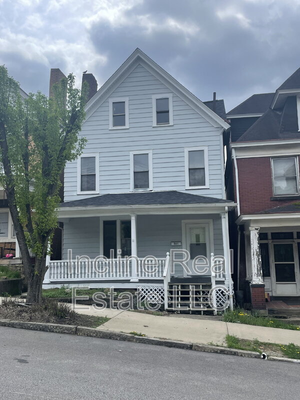 Pitcairn House: 561 2nd Street