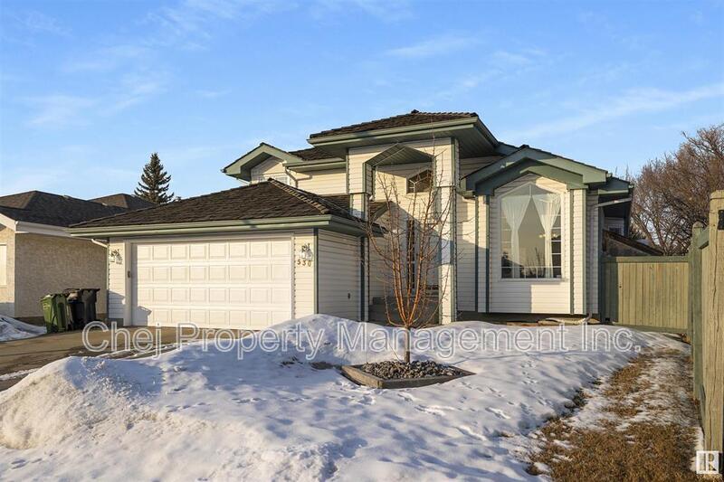 Edmonton House: 530 TWIN BROOKS BAY NW