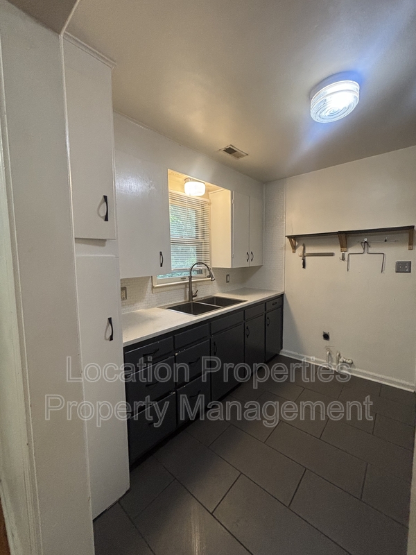 326 East 19th Street, rental photo 10