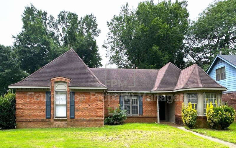 Memphis House: 7089 Cobblestone Drive