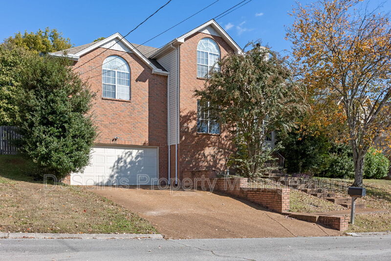 Nashville House: 236 Burgandy Hills Rd