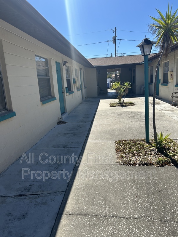 St. Petersburg Condo: 460 93rd Ave N