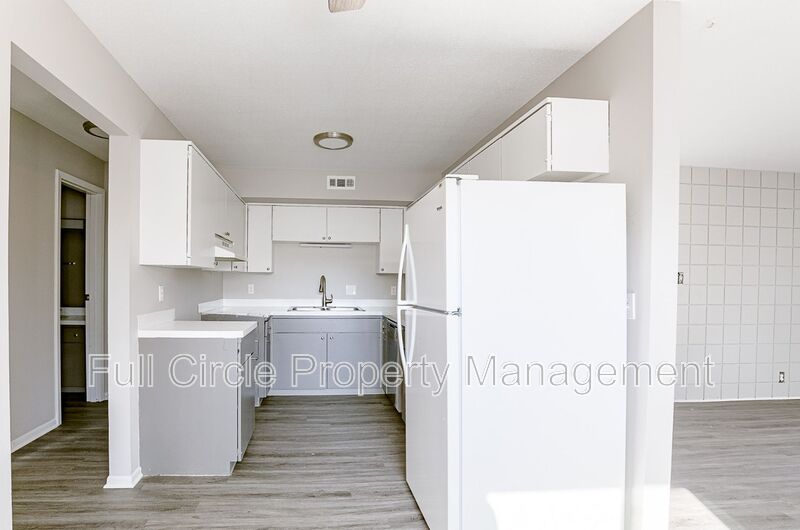 Lincoln House: 349 S 26th