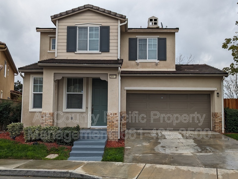 Santa Clarita House: 28933 Mirada Circulo