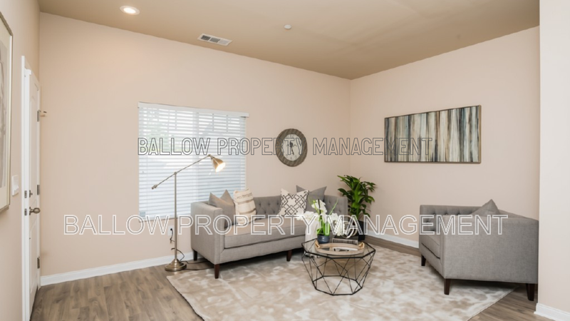 Imperial Beach House: 1327 Holly Avenue