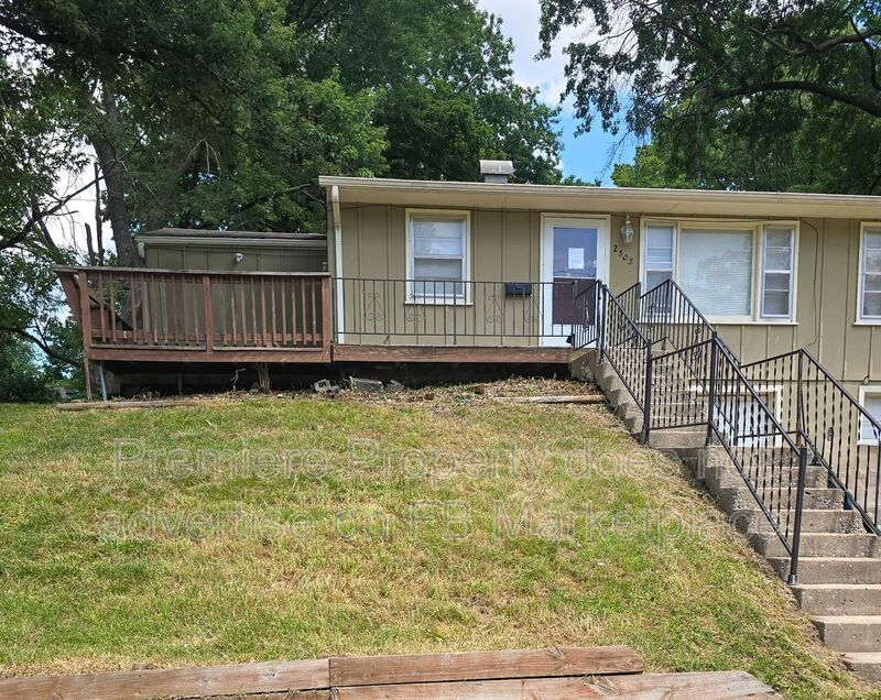 Independence Townhome: 2503 S Vermont Ave