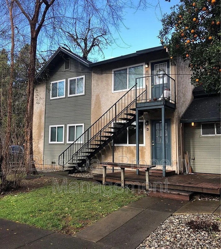 Chico House: 390 Ash Street