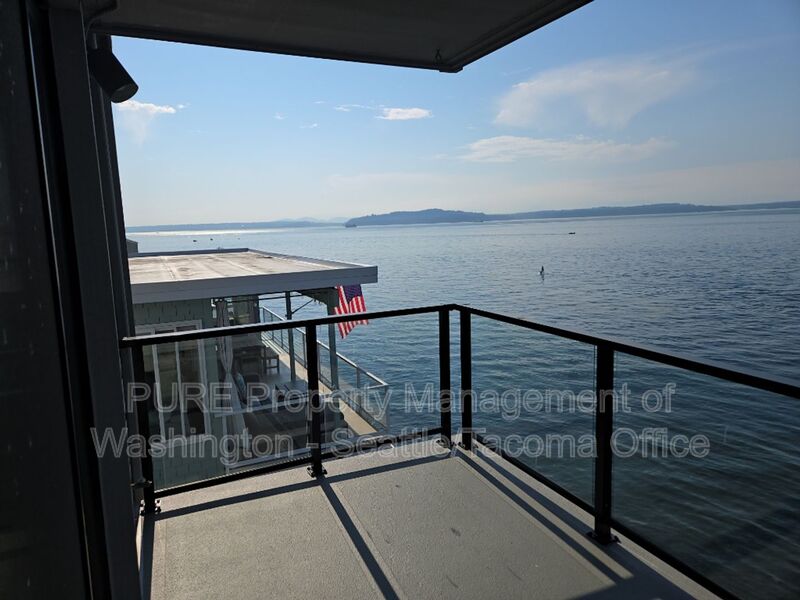 Seattle House: 3055 Alki Ave SW