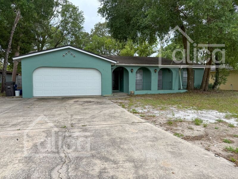 Altamonte Springs House: 858 Bishop Dr