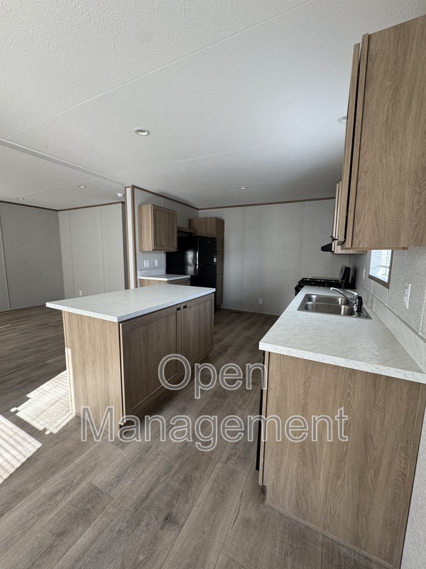 Whitewater House: 755 N. Tratt St.