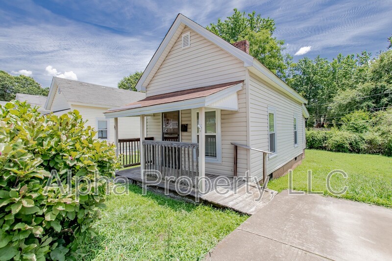 Fountain Inn House: 115 4th Street