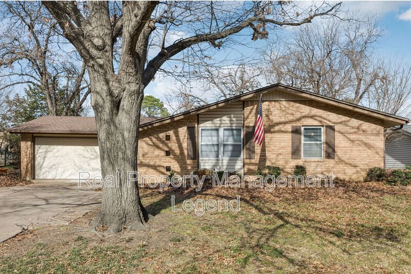 Irving House: 2017 Durham St