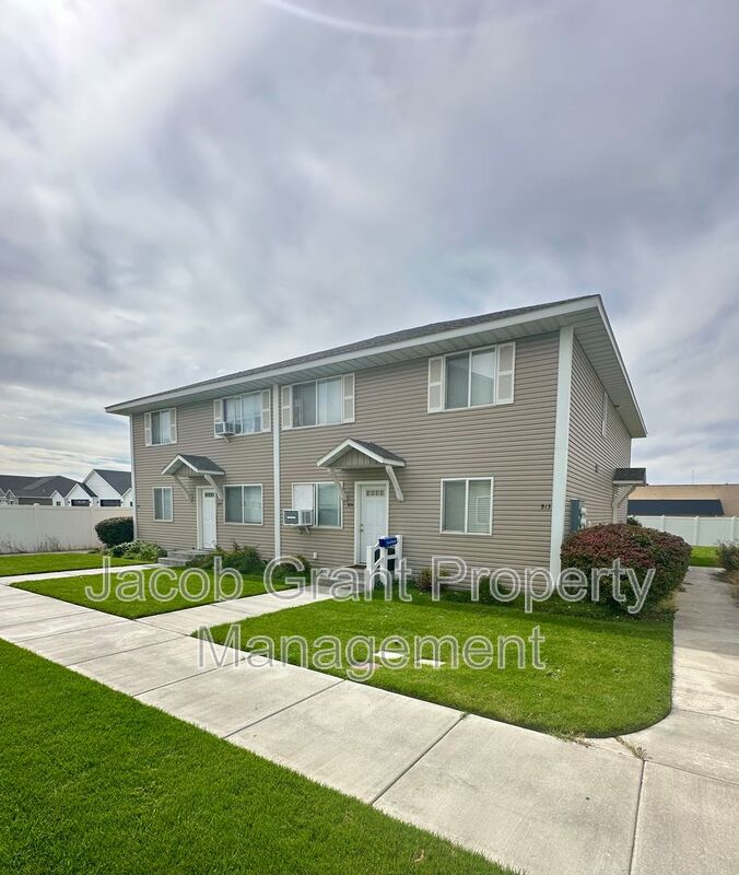 Shelley House: 454 E Center Street