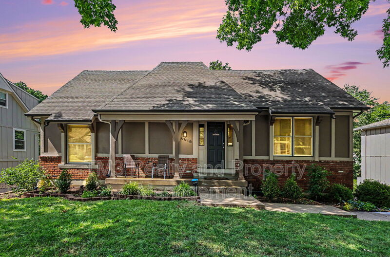 Olathe House: 16616 West 144th Street