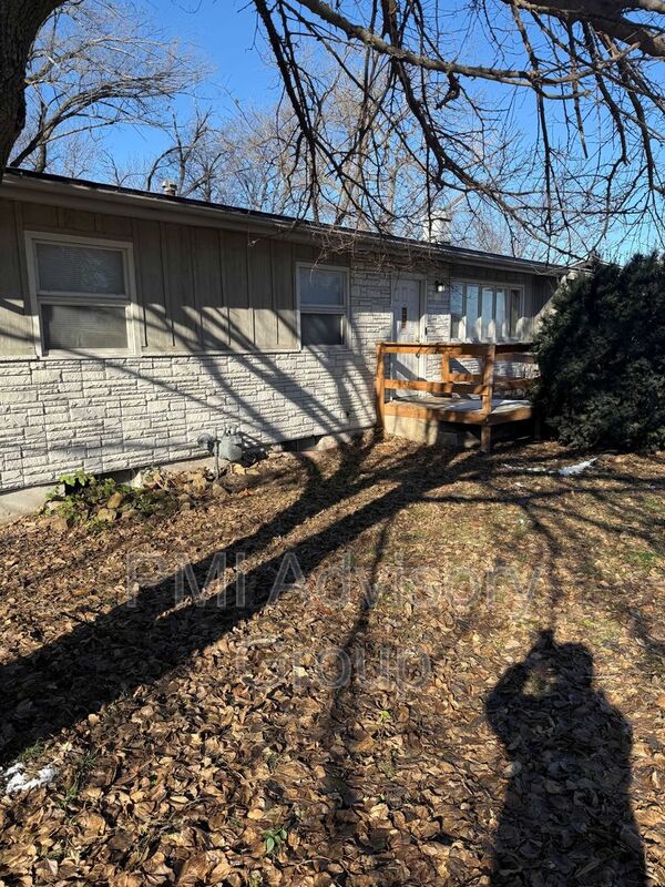 Topeka House: 3105 Southeast Adams Street